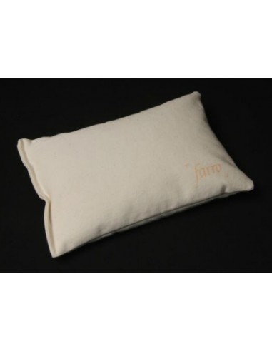 Bed pillows with spelled husks